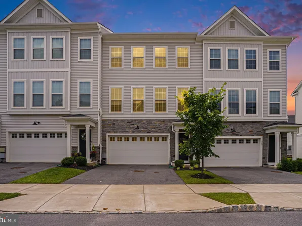 218 Red Leaf Ln, Exton, PA 19341