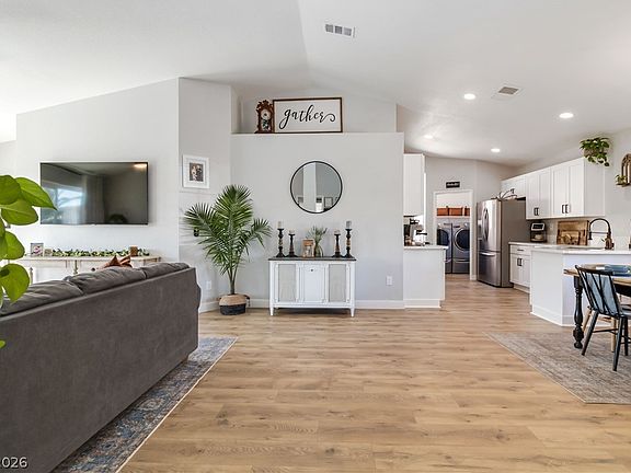 2nd image of 13 Beaver Ridge Ave