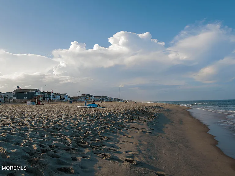 419 Beachfront Front — Photo 27