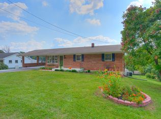 1328 Grove Dr, Pulaski, VA 24301