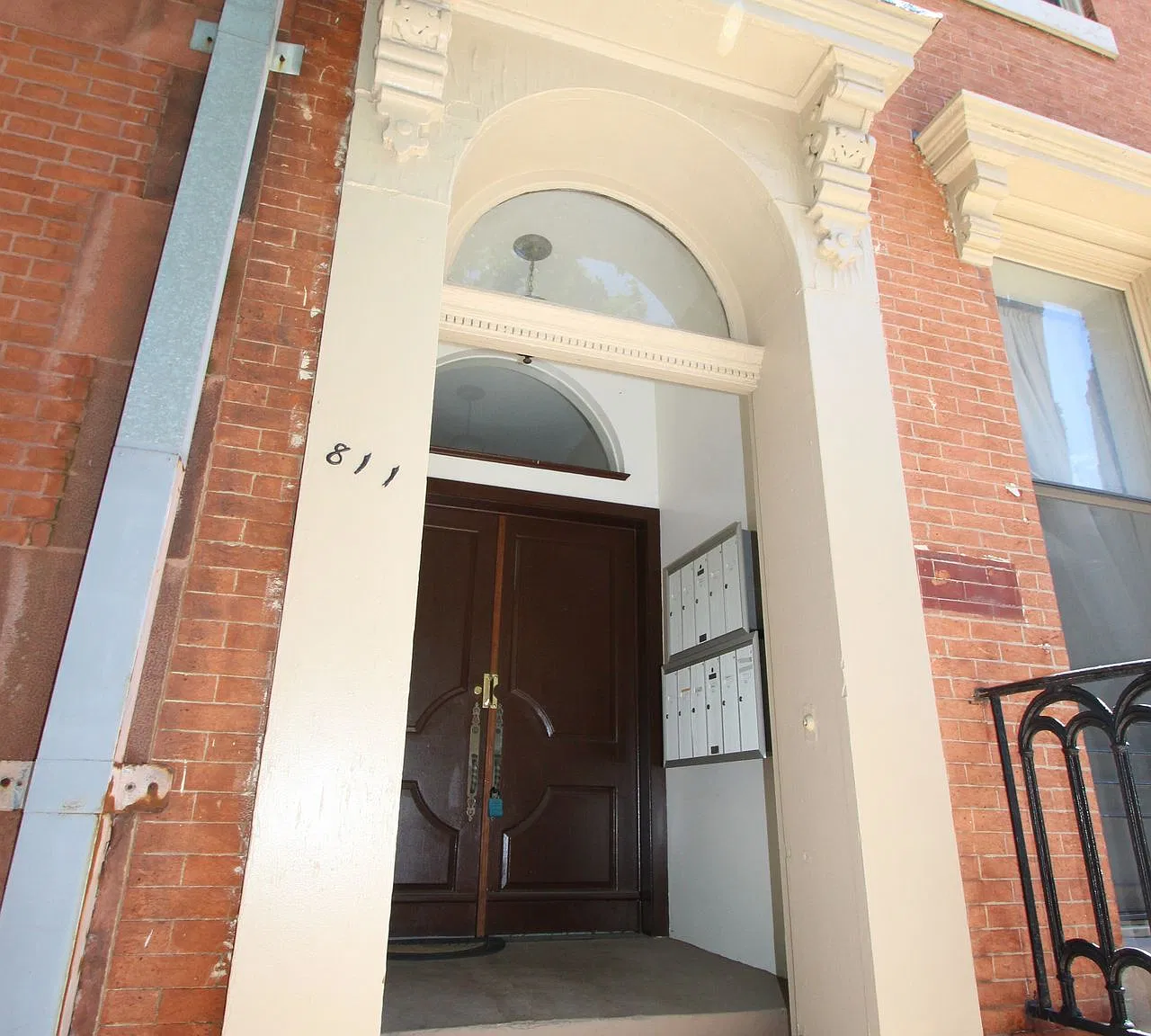 811 Park Avenue — Photo 1