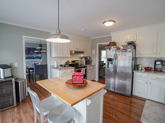 3rd image of 1523 Green St