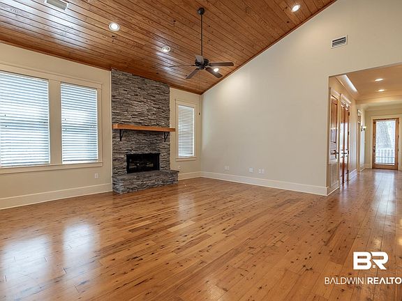 4th image of 33220 Augusta Ct