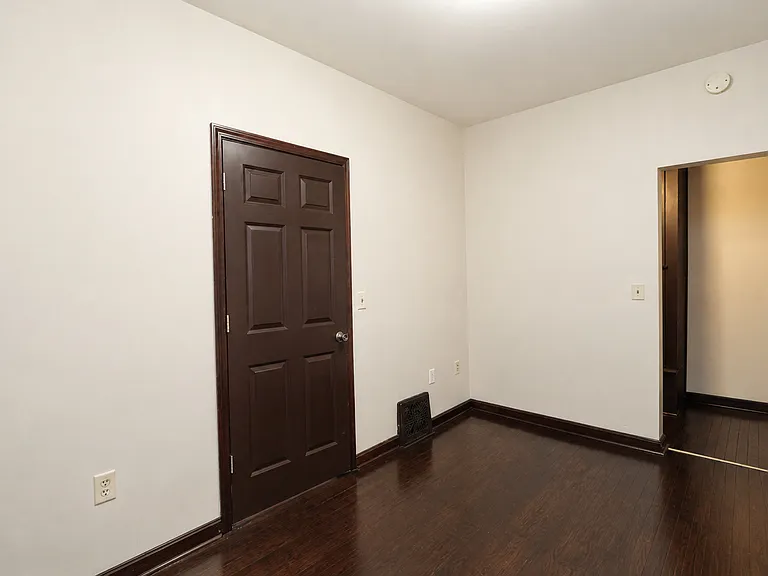 312 E North St — Photo 18