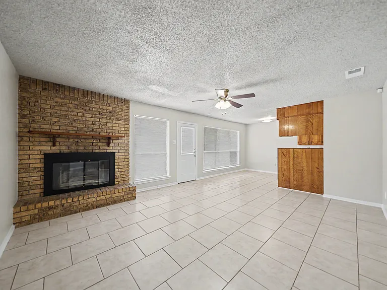 1709 Moonlight Dr — Photo 8