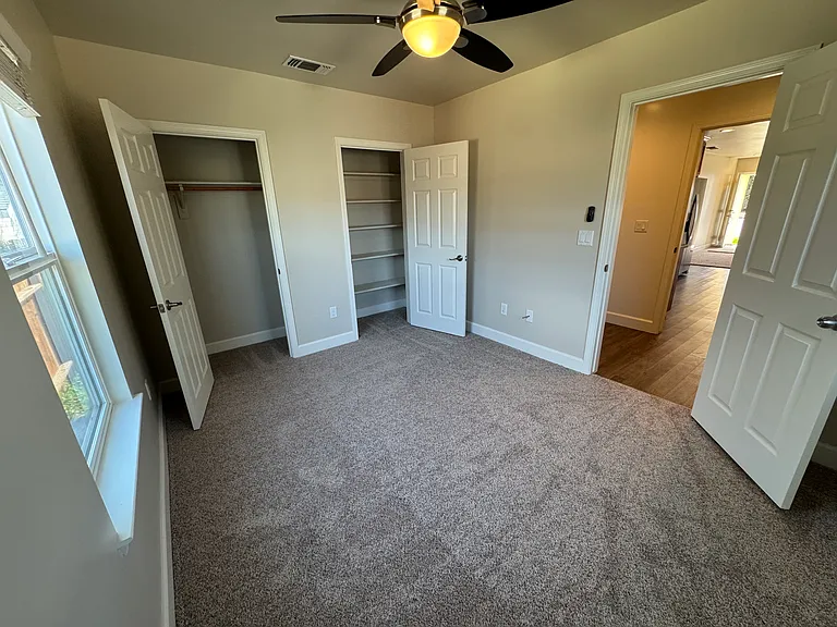 2036 Oak St #1 — Photo 21