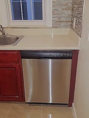 4th image of 25-27 46th St #2B