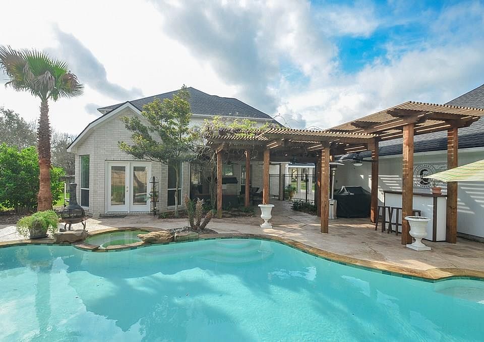 1st image of 22510 Country Cove Ln