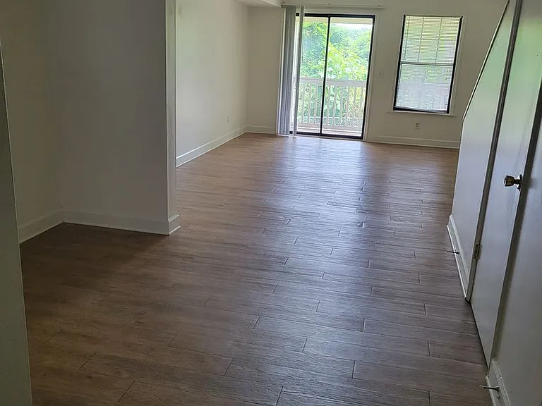 210 Appleby Dr #220 — Photo 2