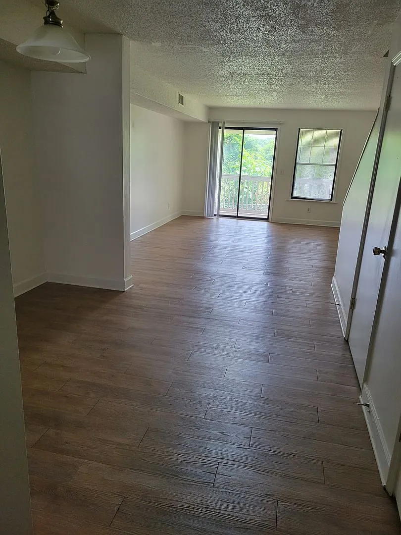 Building Photo - 210 Appleby Dr #220