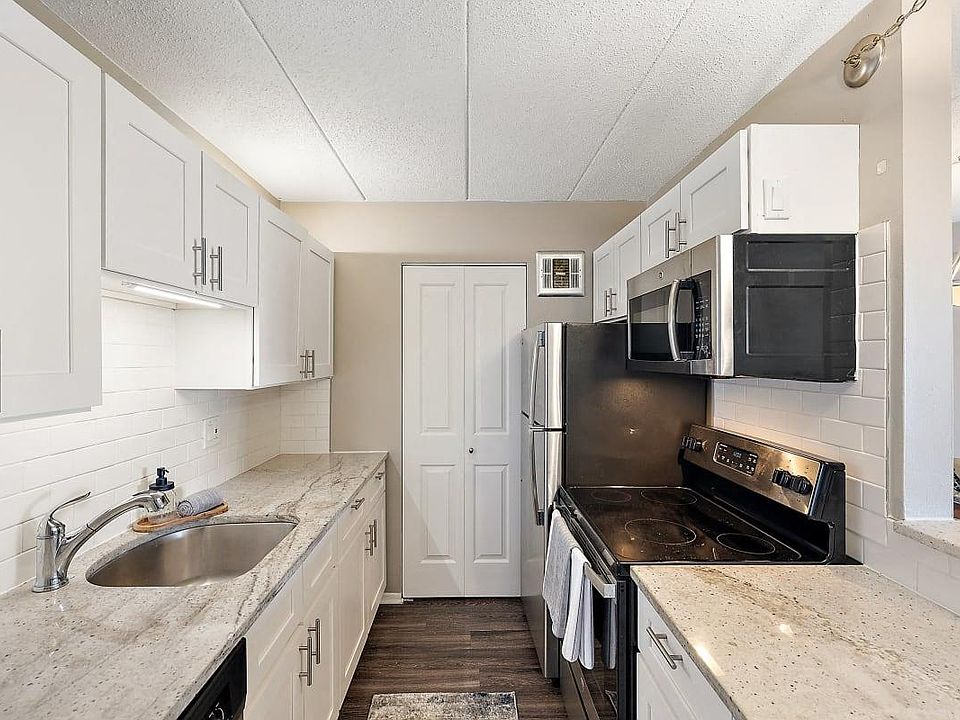 2869 Troy Center Dr 2011, Troy, MI 48084 Zillow