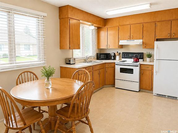 2nd image of 205 4th AVENUE W