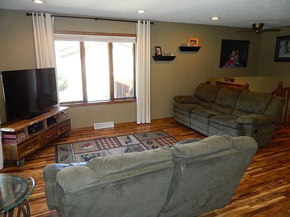 5th image of 60 Richmond Dr