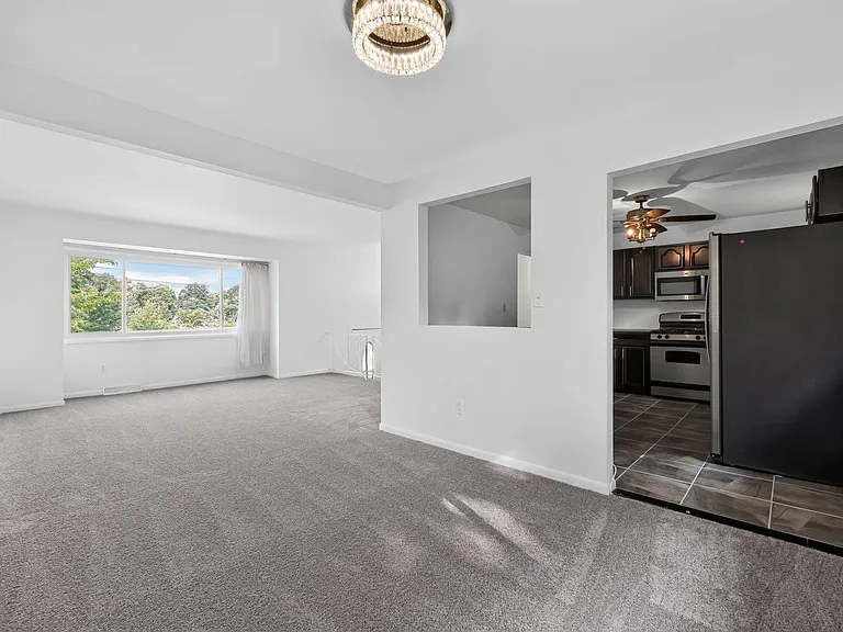 1700 Jarvis Ave — Photo 14