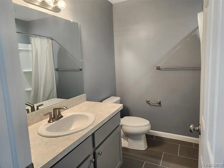 18106 Addington Dr — Photo 30