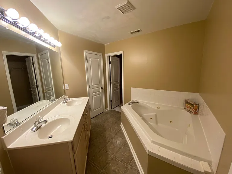 217 W Gilbert St — Photo 16