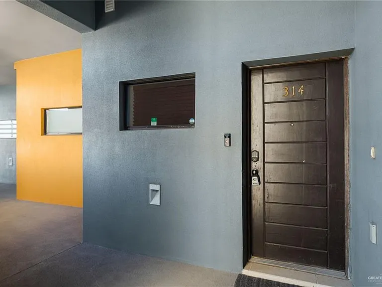 813 Travis St #314 — Photo 2
