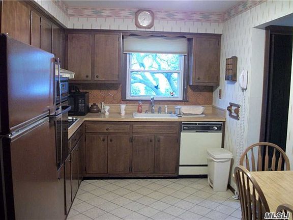 3rd image of 11 Cypress St