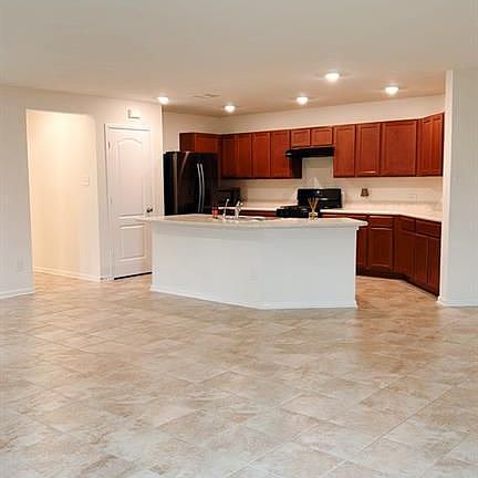 2nd image of 5327 Castle Discordia St