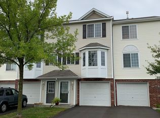 7702 Arboretum Vilg Cir, Chanhassen, MN 55317