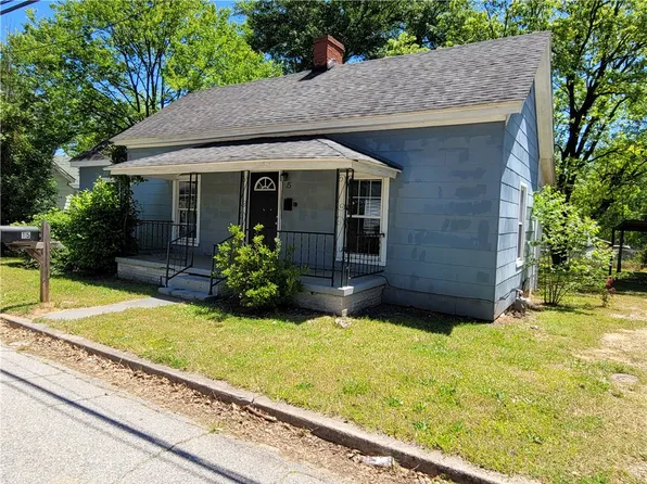 15 Smythe St, Laurens, SC 29360