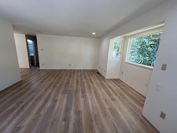5th image of 10417 8th Ave NE
