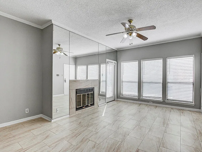 807 W 25th St #210 — Photo 5