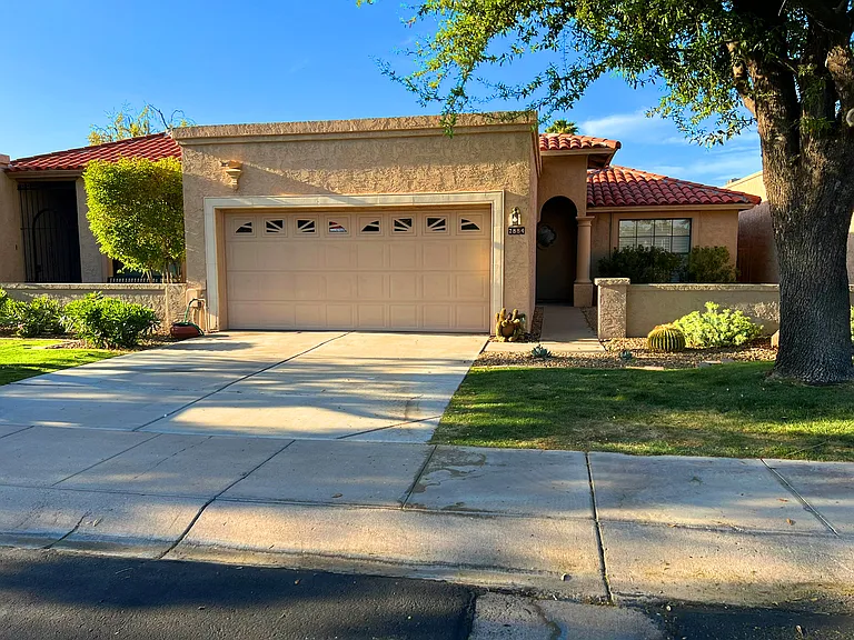 7884 E Horseshoe Ln — Photo 2