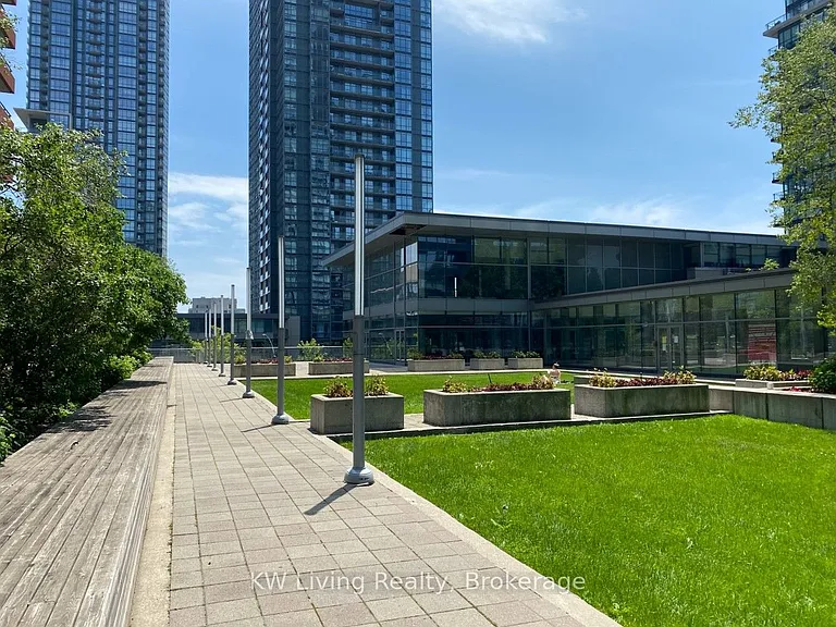4K Spadina Ave #702 — Photo 24