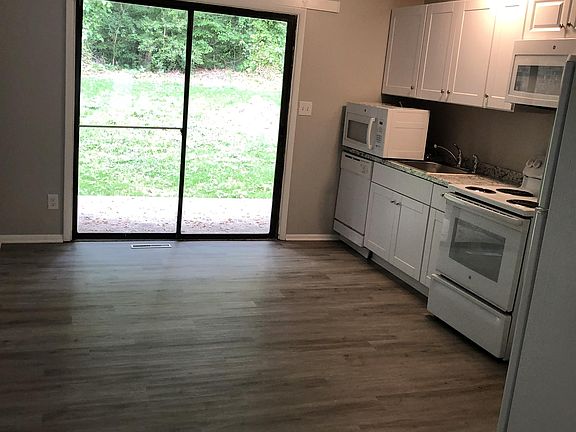 5th image of 524 Blendwood Dr