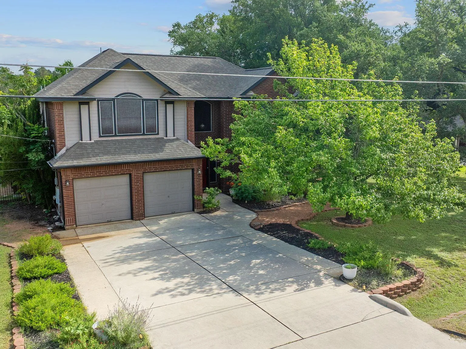 4 bed, 3.0 bath, 2481 sqft, $4,000 — Photo 3