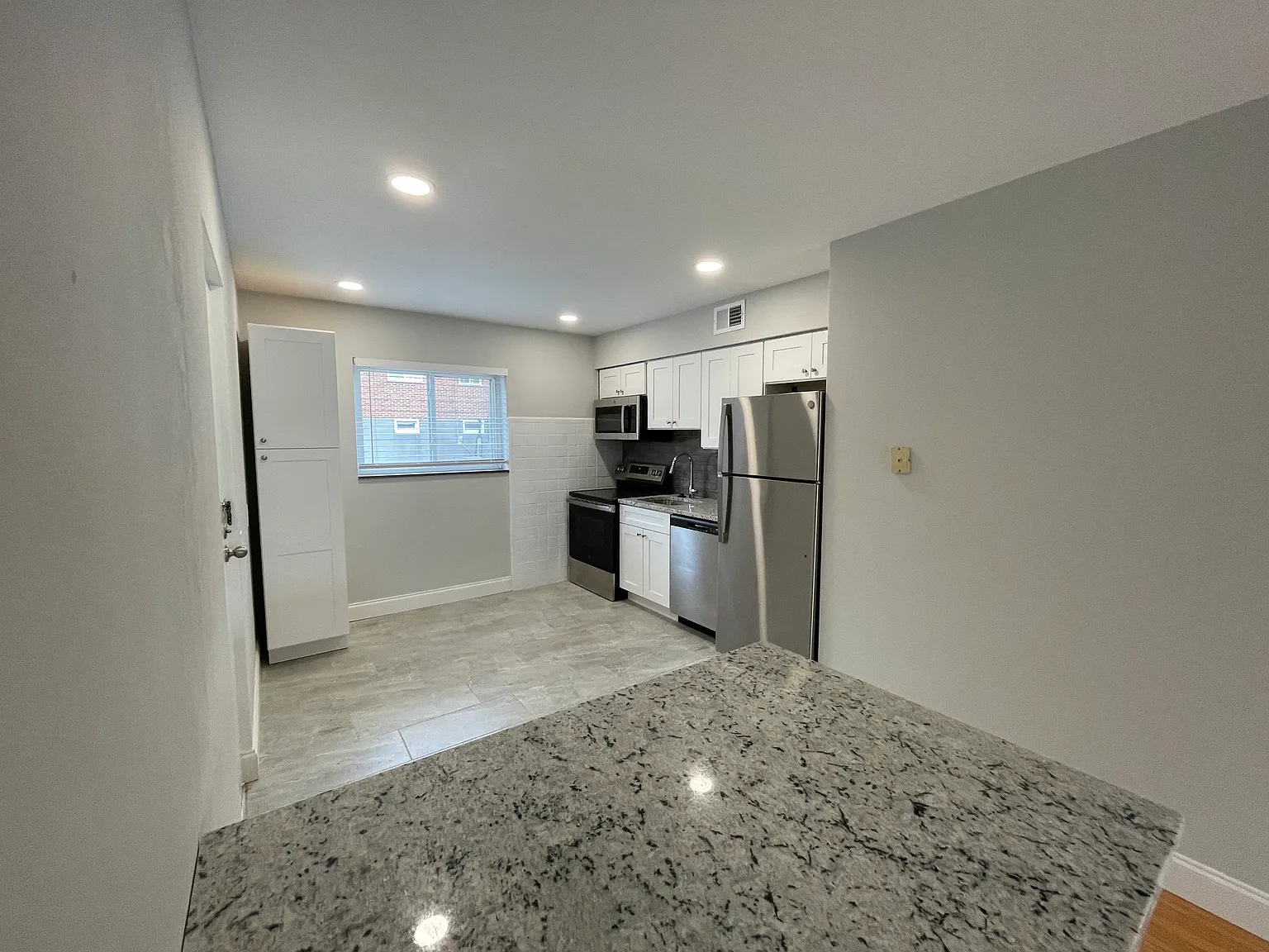 2 bed, 900 sqft, $1,350 — Photo 3