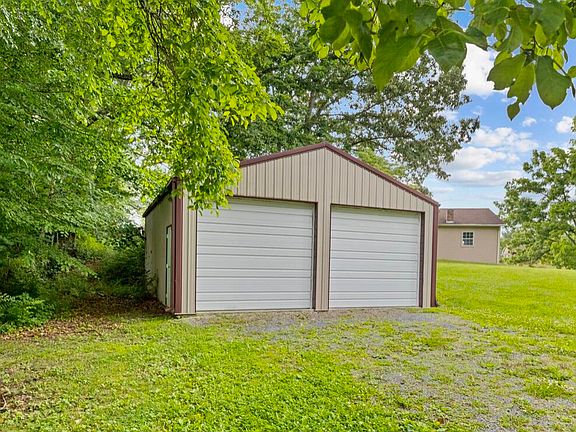 4th image of 235 Wallace Ln