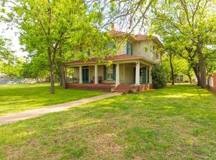 701 S Van Buren St, Mcgregor, TX 76657