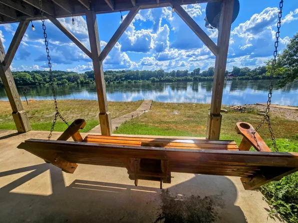 865 Arnold Ln, Savannah, TN 38372