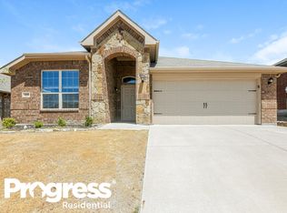 225 Balcones Dr, Fort Worth, TX 76108