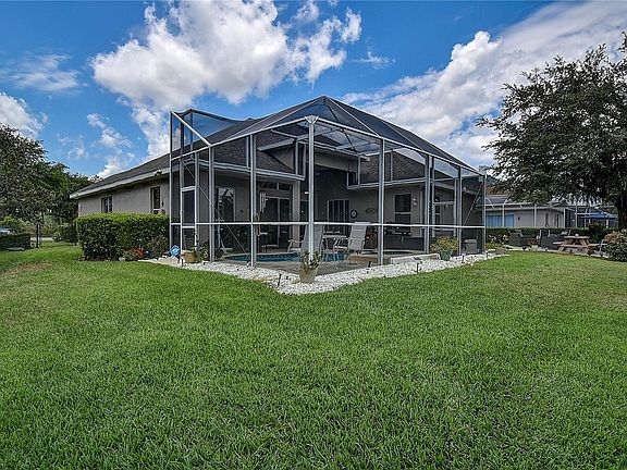 3rd image of 10236 Deercliff Dr
