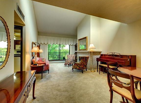 4th image of 5140 W 102nd St APT 315
