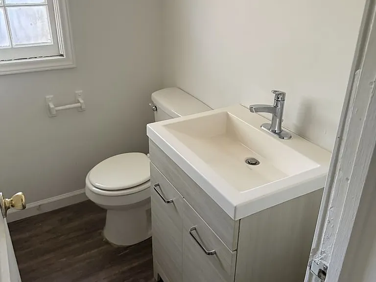 206 Broadway St — Photo 2