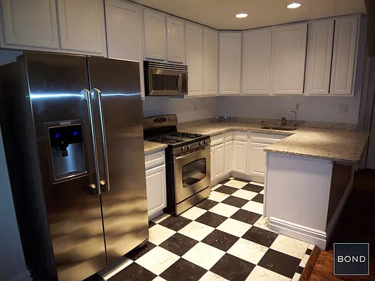 Rented by Bond New York | media 32