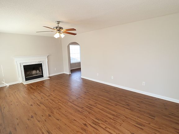 5th image of 2324 Maybrook Dr