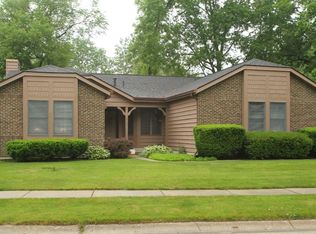 3905 Oak Grove Dr, Valparaiso, IN 46383