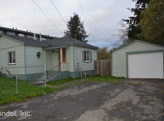 2nd image of 1131 Searles St