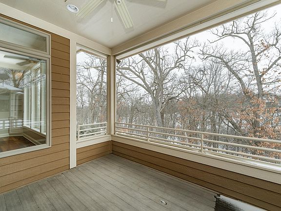 5th image of 848 Fox Valley Pl SW