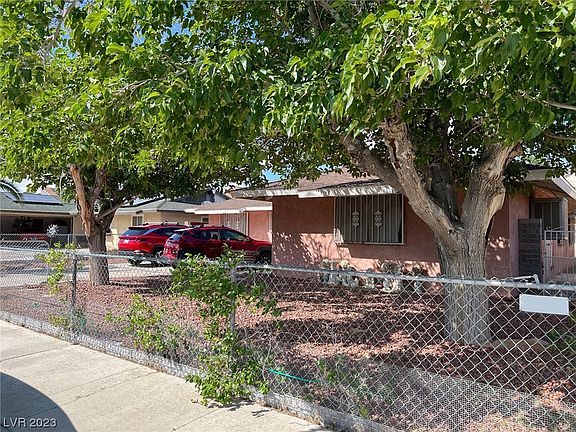 3rd image of 3500 Venice Dr