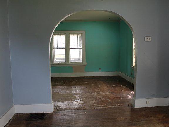 4th image of 1161 E Ewing Ave