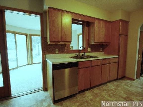 3rd image of 528 Kingston Avenue