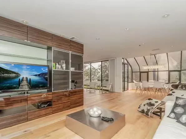 121 S Hope St, Los Angeles, CA