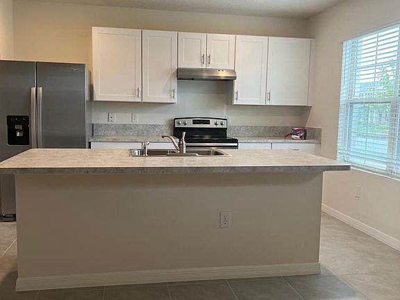 3rd image of 1800 Red Canyon Dr