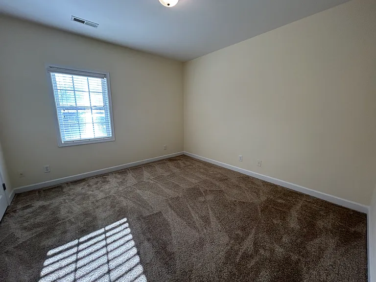 Kendall Square Apartments — Photo 43